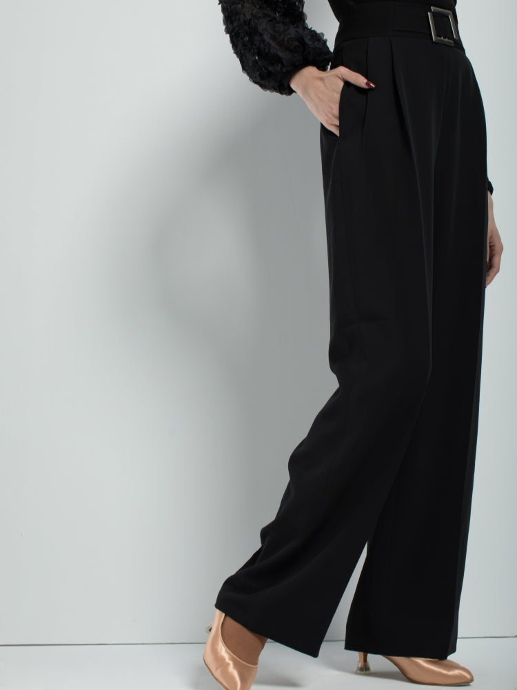 Square-button trousers
